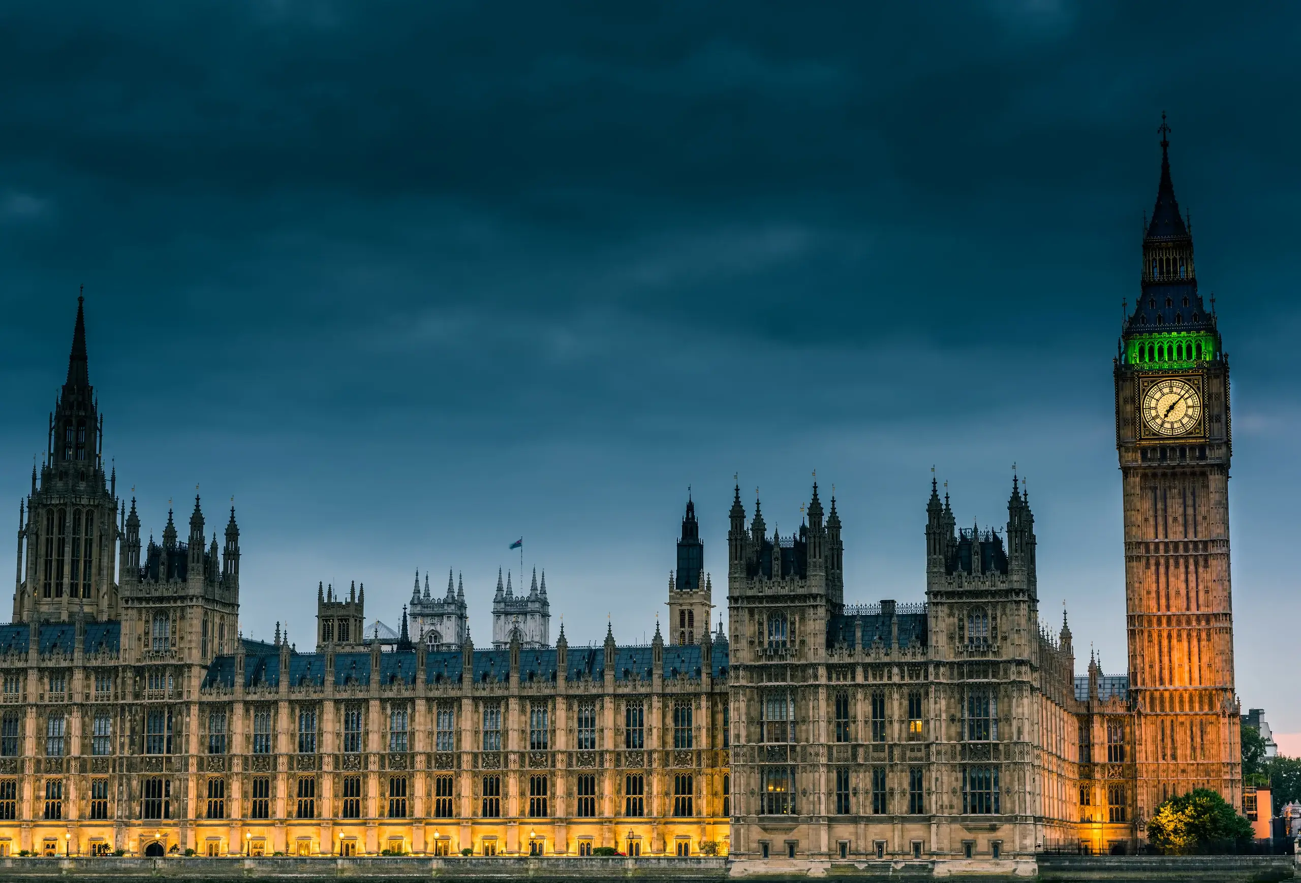 Palatul Westminster: Inima politică a Londrei pe care trebuie să o descoperi