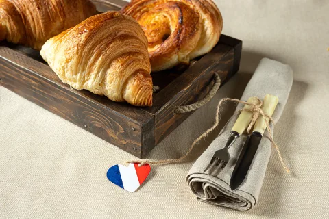 Secretele Bucătăriei Franțuzești: De la Coq au Vin la Tarte Tatin