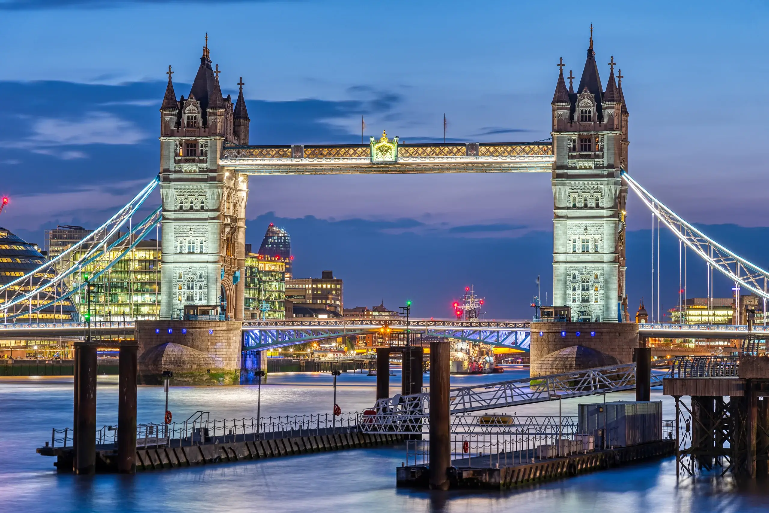 Tower Bridge: O capodoperă arhitecturală și istorică pe malurile Tamisei